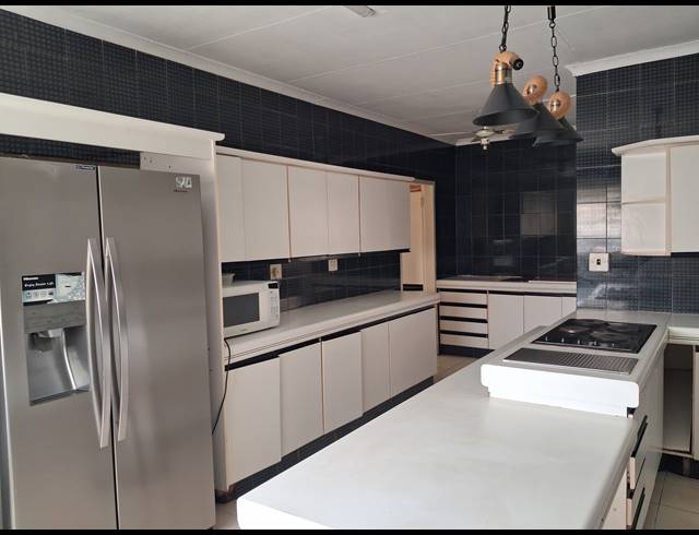 5 BEDROOM FREESTANDING FOR SALE IN MANZIL PARK